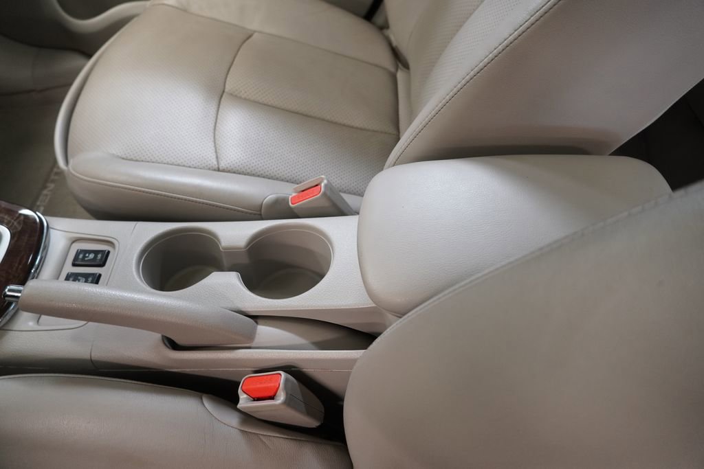 Used 2014 Nissan Sentra SL w/ Premium Package FWD image 23