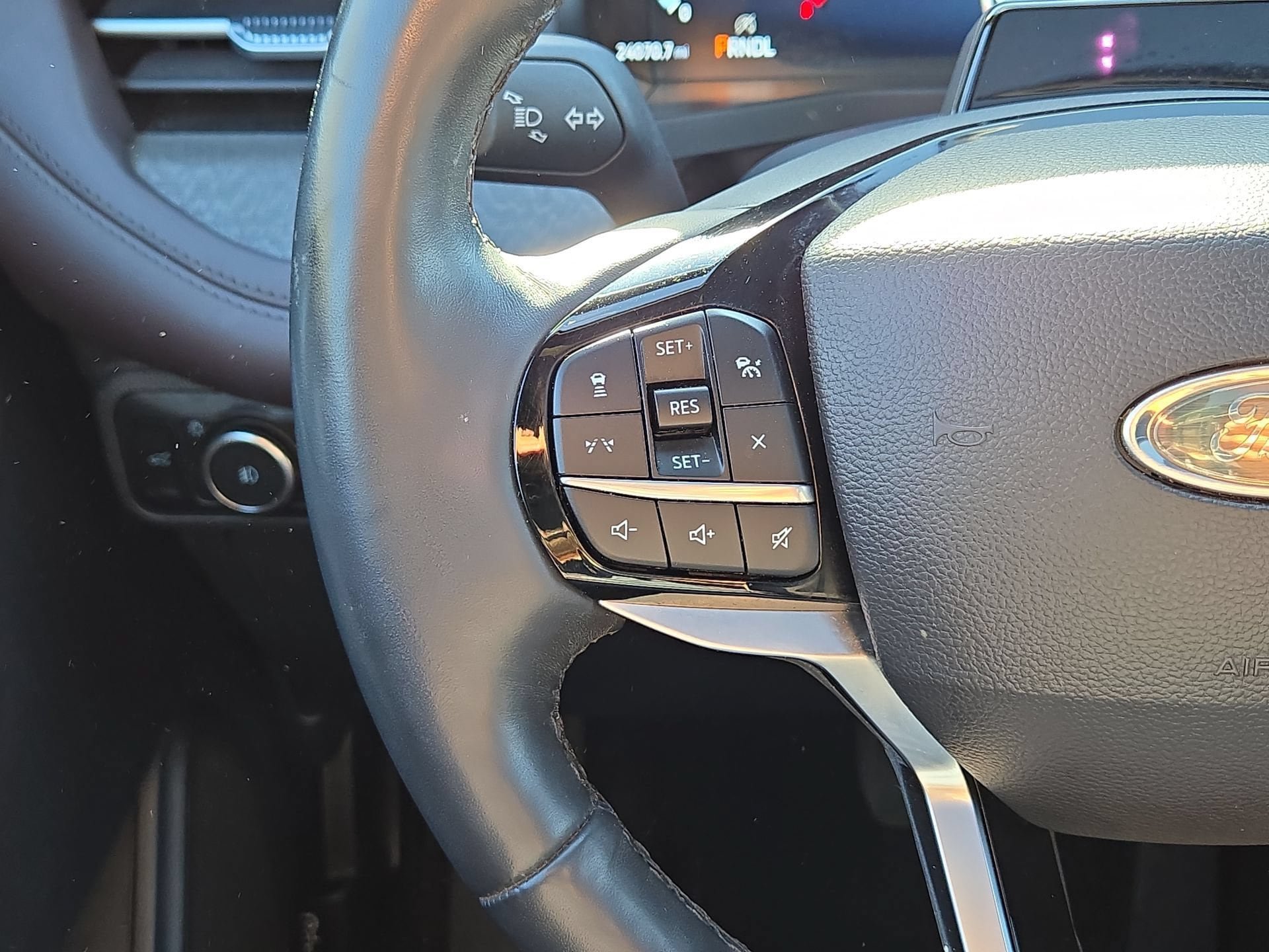 Used 2025 Ford Explorer Platinum RWD image 21