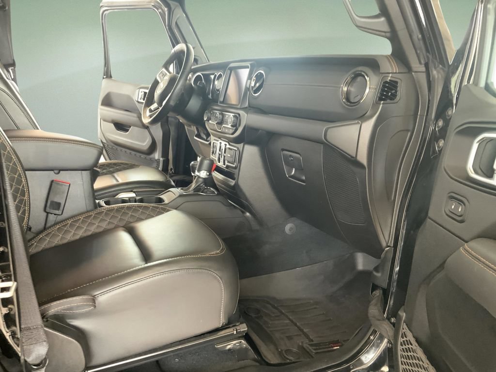 Used 2022 Jeep Wrangler Unlimited Sahara AWD/4WD image 41