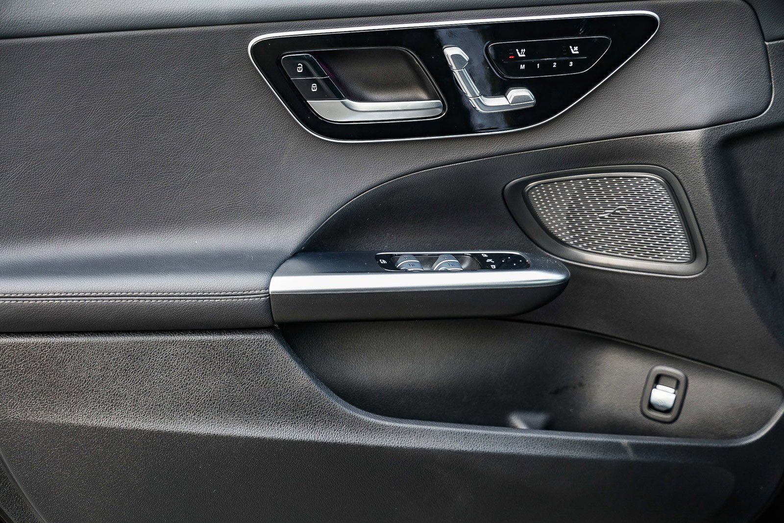 Certified 2025 Mercedes-Benz C 300 Sedan image 21