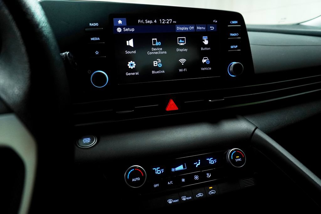 Used 2023 Hyundai Elantra SEL w/ Preferred Accessory Package FWD image 21