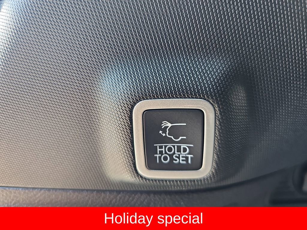 New 2025 Jeep Grand Cherokee Altitude image 13