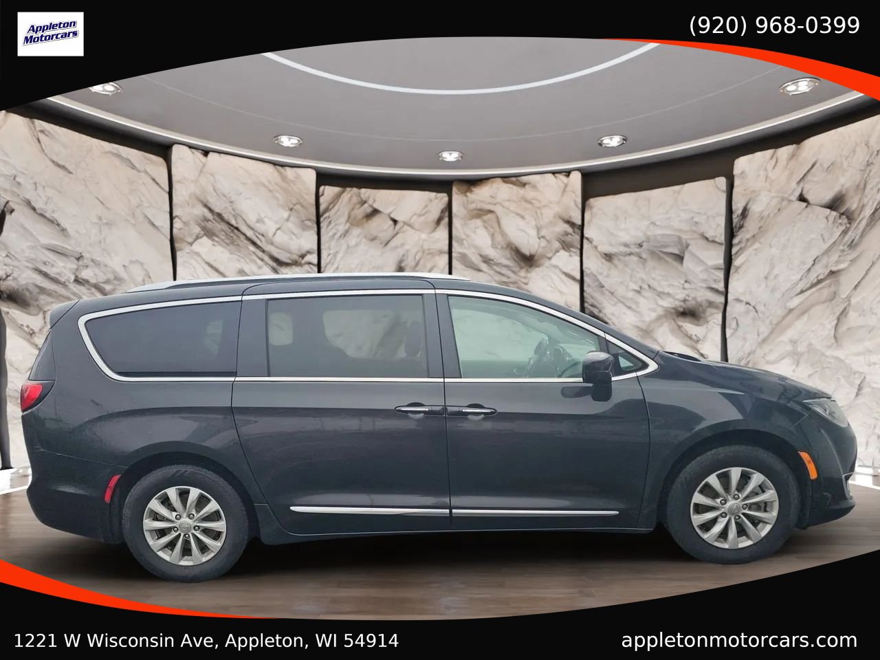 Used 2019 Chrysler Pacifica Touring-L image 3