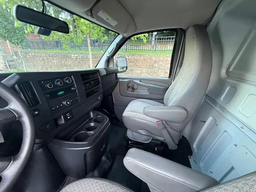 Used 2015 Chevrolet Express 2500 image 12
