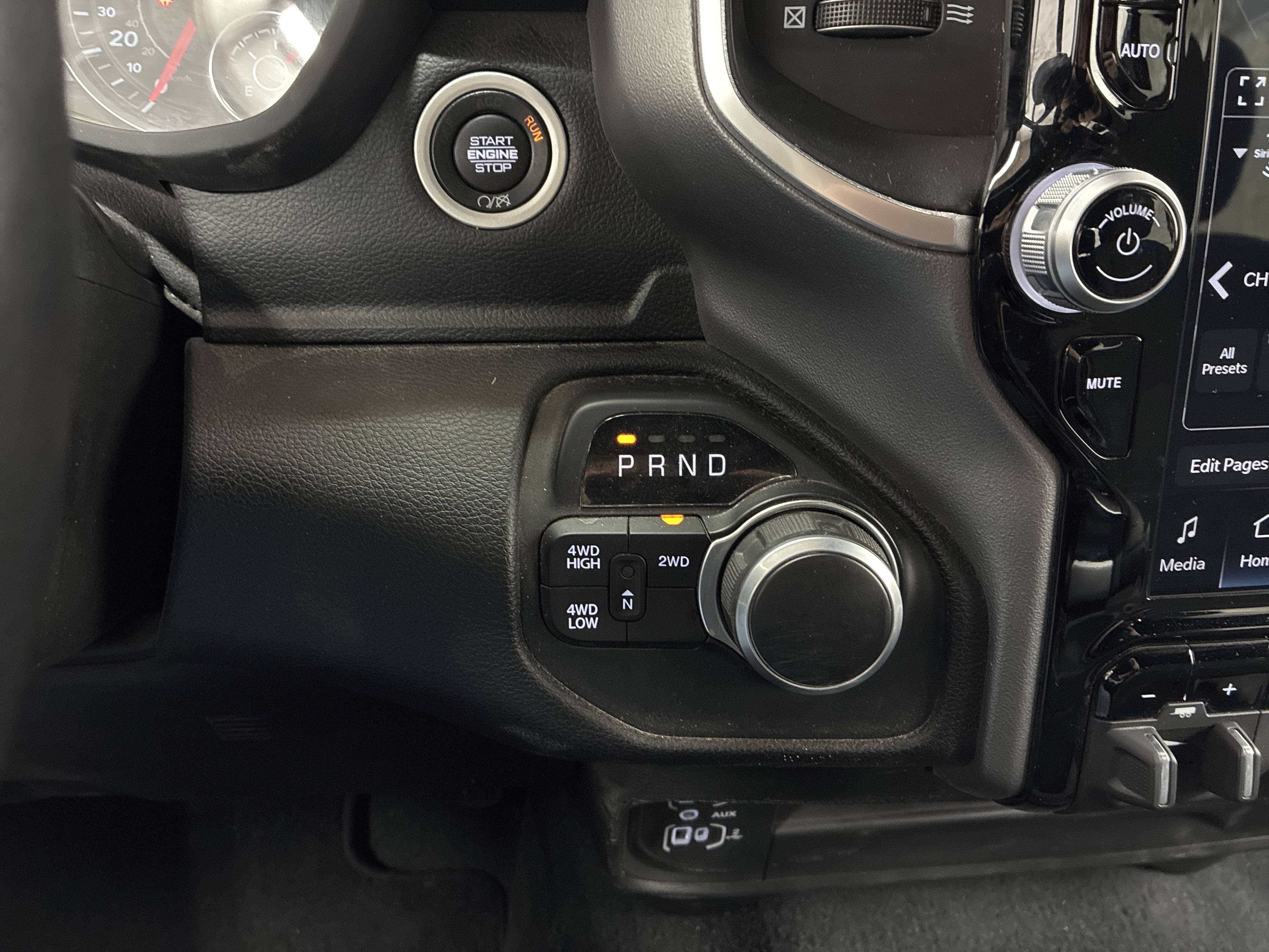 Certified 2024 RAM 2500 Big Horn w/ Night Edition AWD/4WD image 20
