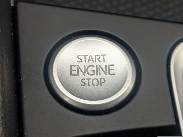 Used 2025 Volkswagen Jetta SE FWD image 35