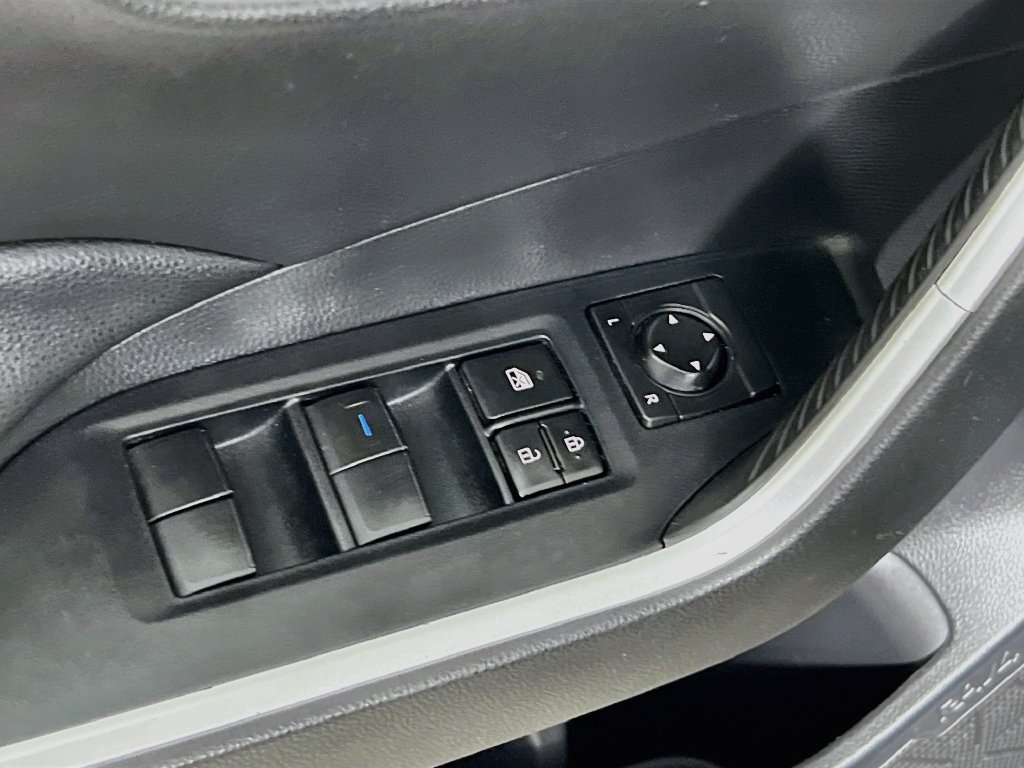 Used 2021 Toyota RAV4 XLE AWD/4WD image 14