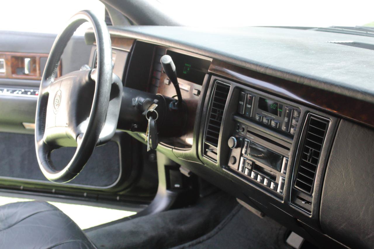 Used 1996 Cadillac Fleetwood Brougham RWD image 71