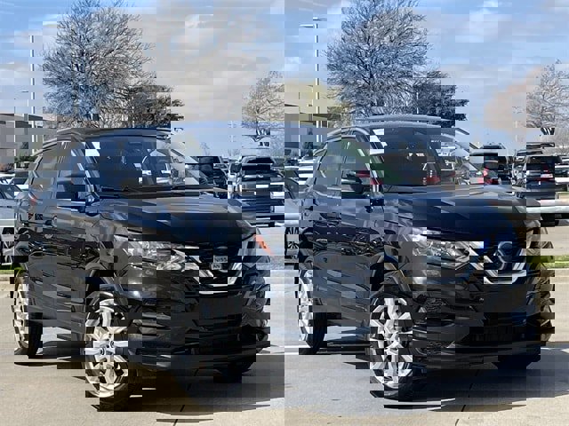 Used 2020 Nissan Rogue Sport S w/ Appearance Package image 2