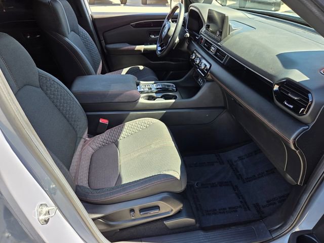 Used 2025 Honda Pilot Sport image 15
