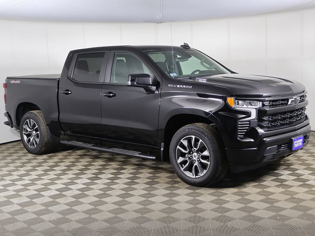 Used 2024 Chevrolet Silverado 1500 RST AWD/4WD image 2