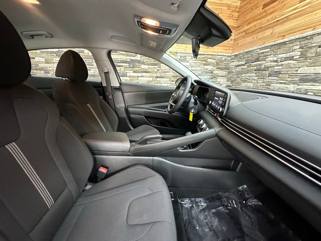 Certified 2024 Hyundai Elantra SE image 14