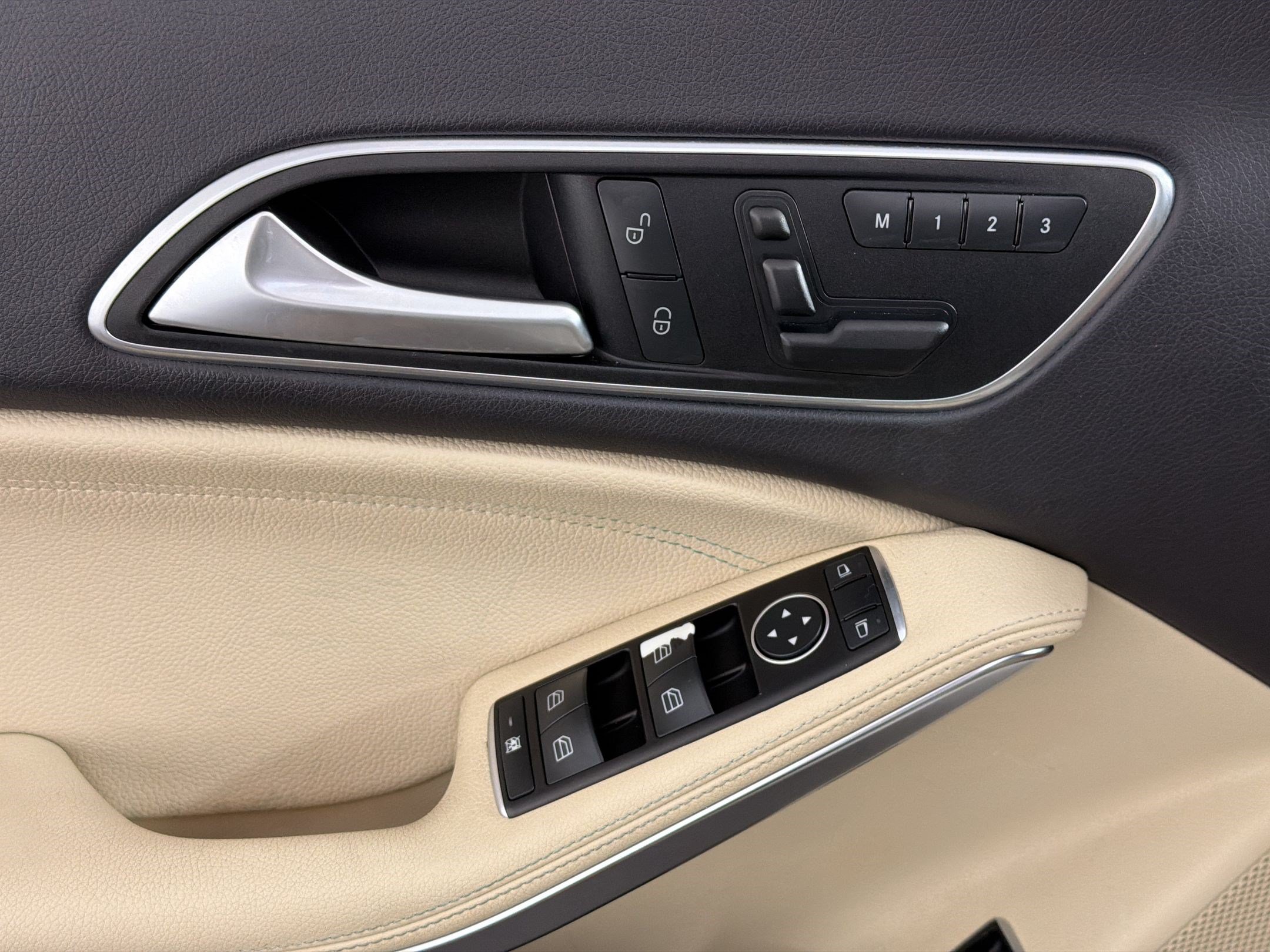 Used 2015 Mercedes-Benz CLA 250 4MATIC image 27