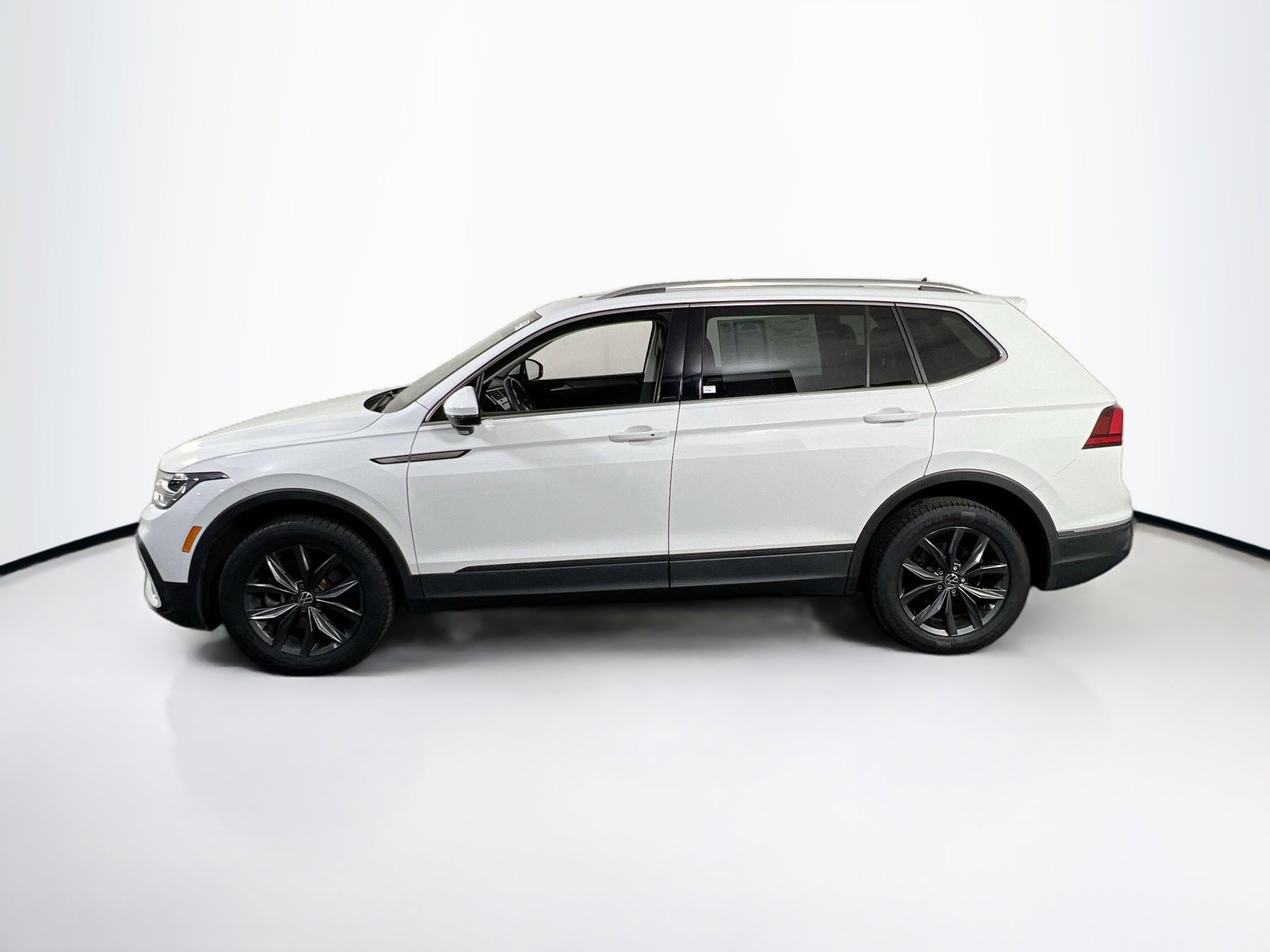 Used 2022 Volkswagen Tiguan SE image 8