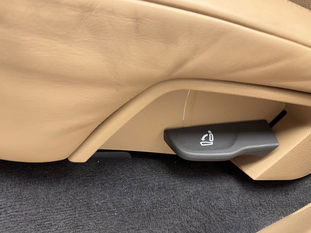 Used 2023 Porsche Cayenne Platinum Edition image 56