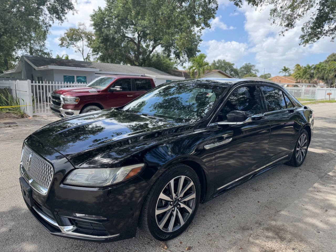 Used 2017 Lincoln Continental Premiere image 2