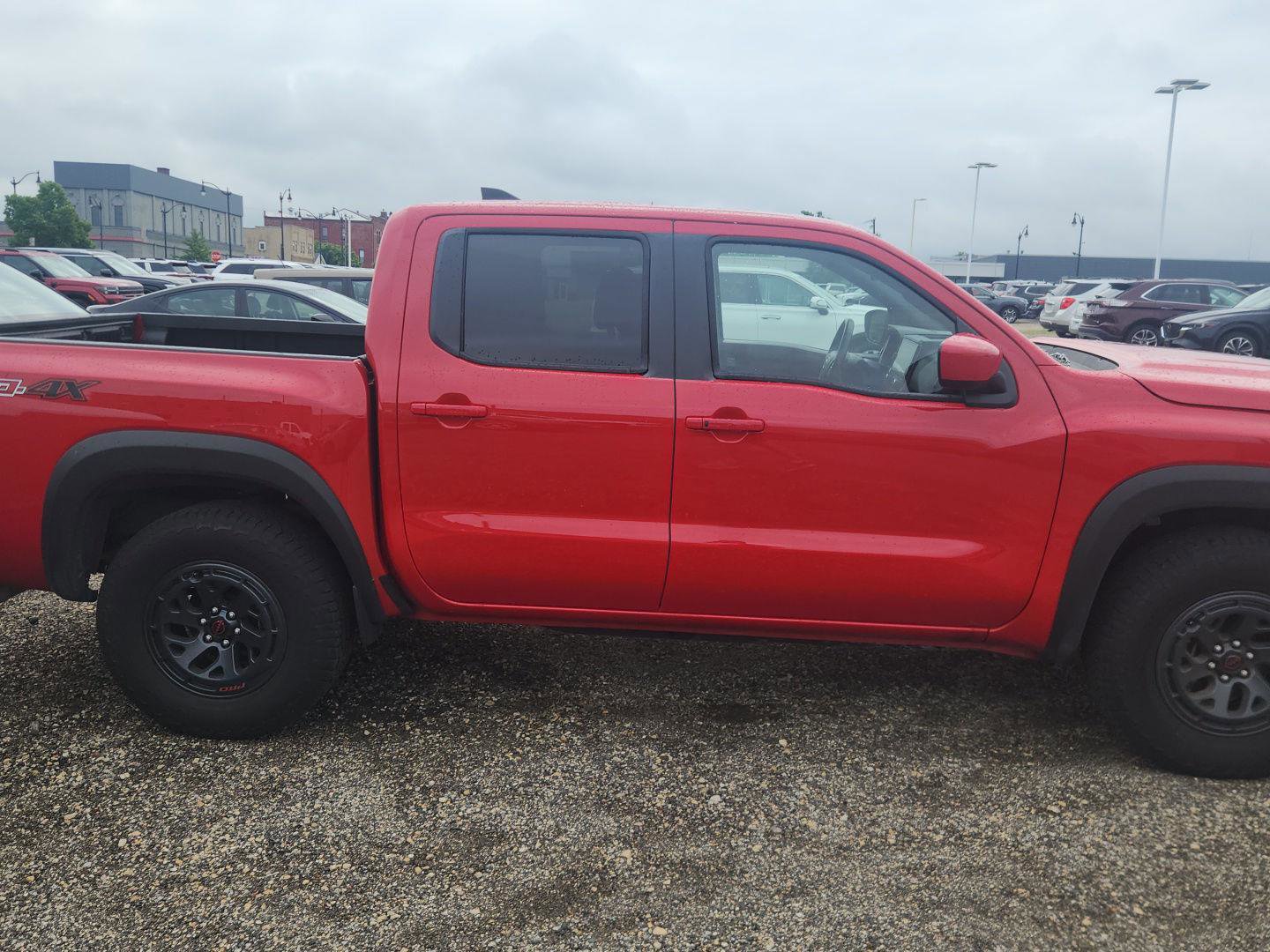 Used 2026 Nissan Frontier PRO-4X AWD/4WD image 3