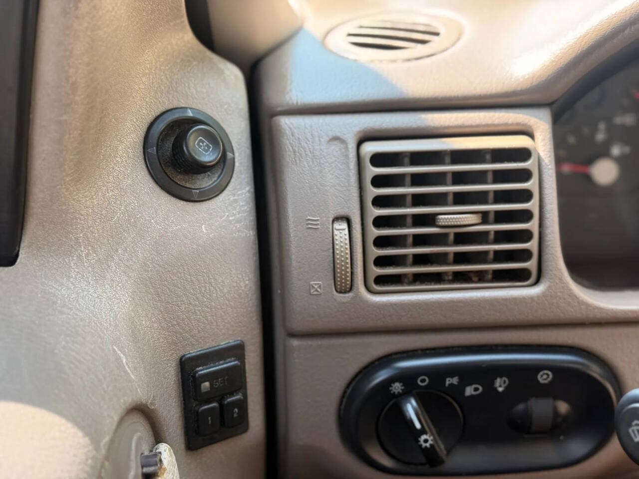Used 2005 Ford Explorer Eddie Bauer RWD image 14