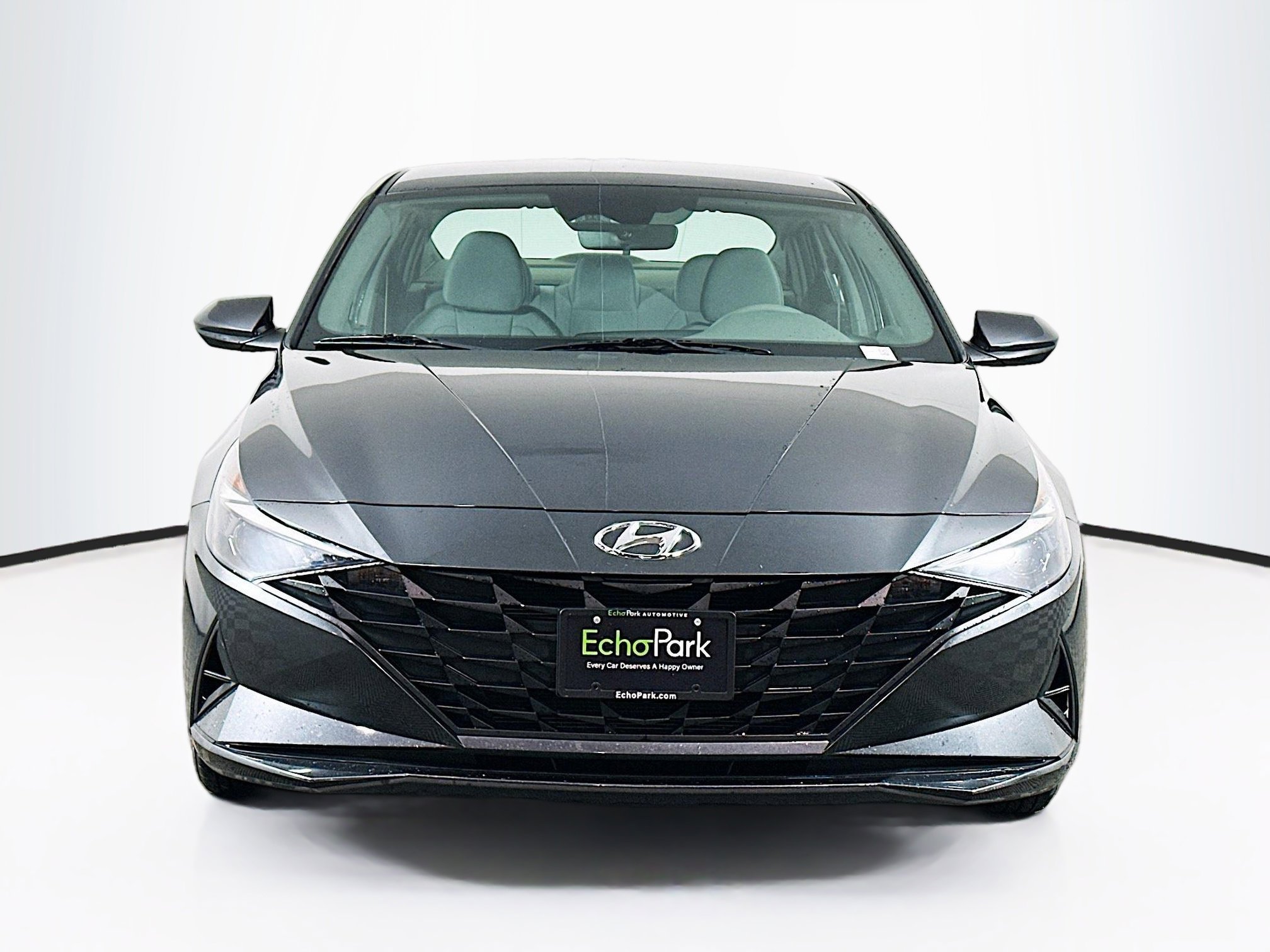 Used 2021 Hyundai Elantra SE image 2