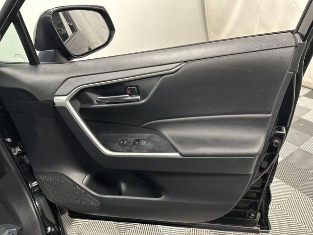 Used 2021 Toyota RAV4 XLE Premium image 33