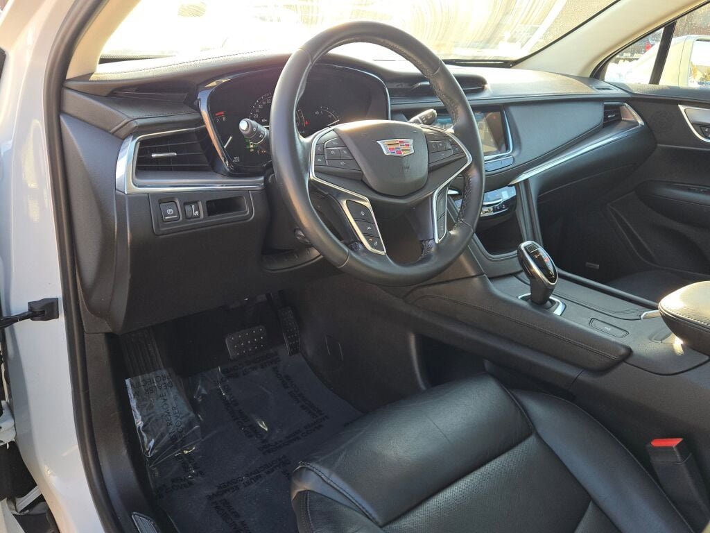 Used 2018 Cadillac XT5 Luxury w/ Driver Awareness Package image 24