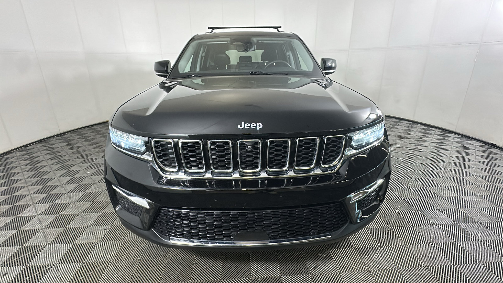 Used 2022 Jeep Grand Cherokee Limited 4xe w/ Luxury Tech Group II AWD/4WD image 9