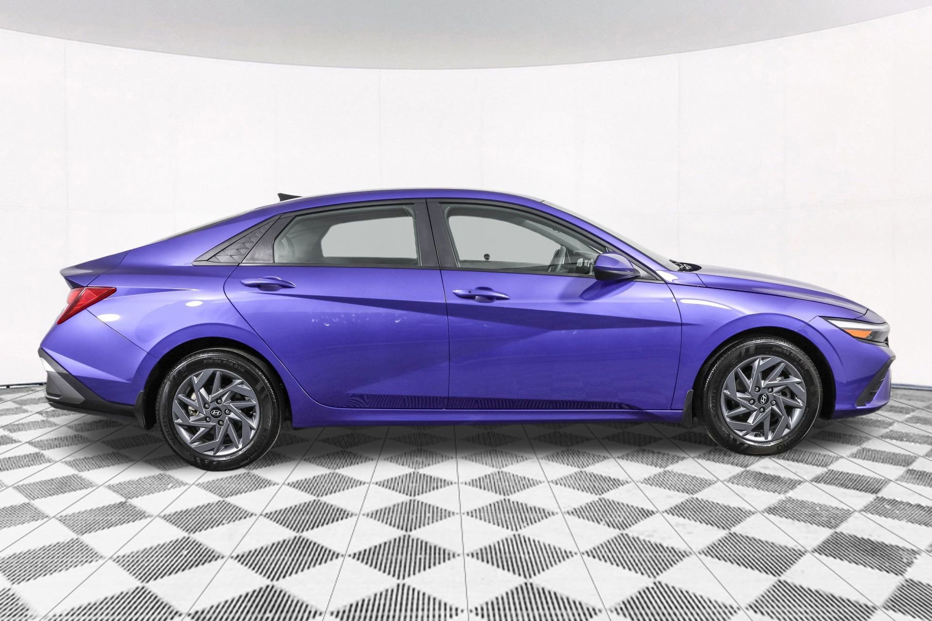 Used 2024 Hyundai Elantra SEL image 13