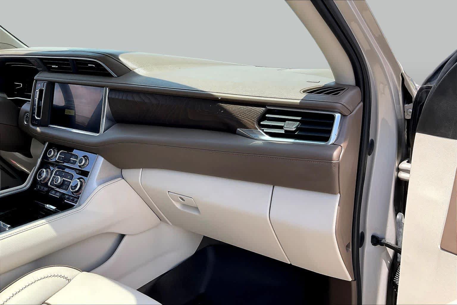 Used 2023 GMC Yukon Denali AWD/4WD image 18