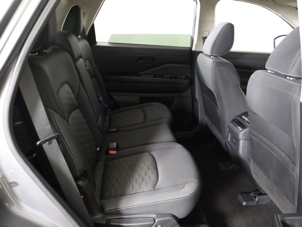 Used 2023 Nissan Pathfinder SV image 34