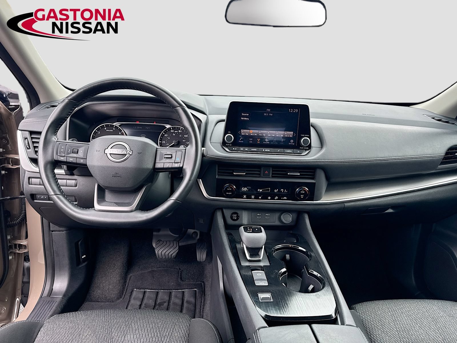 Used 2025 Nissan Rogue SV FWD image 30
