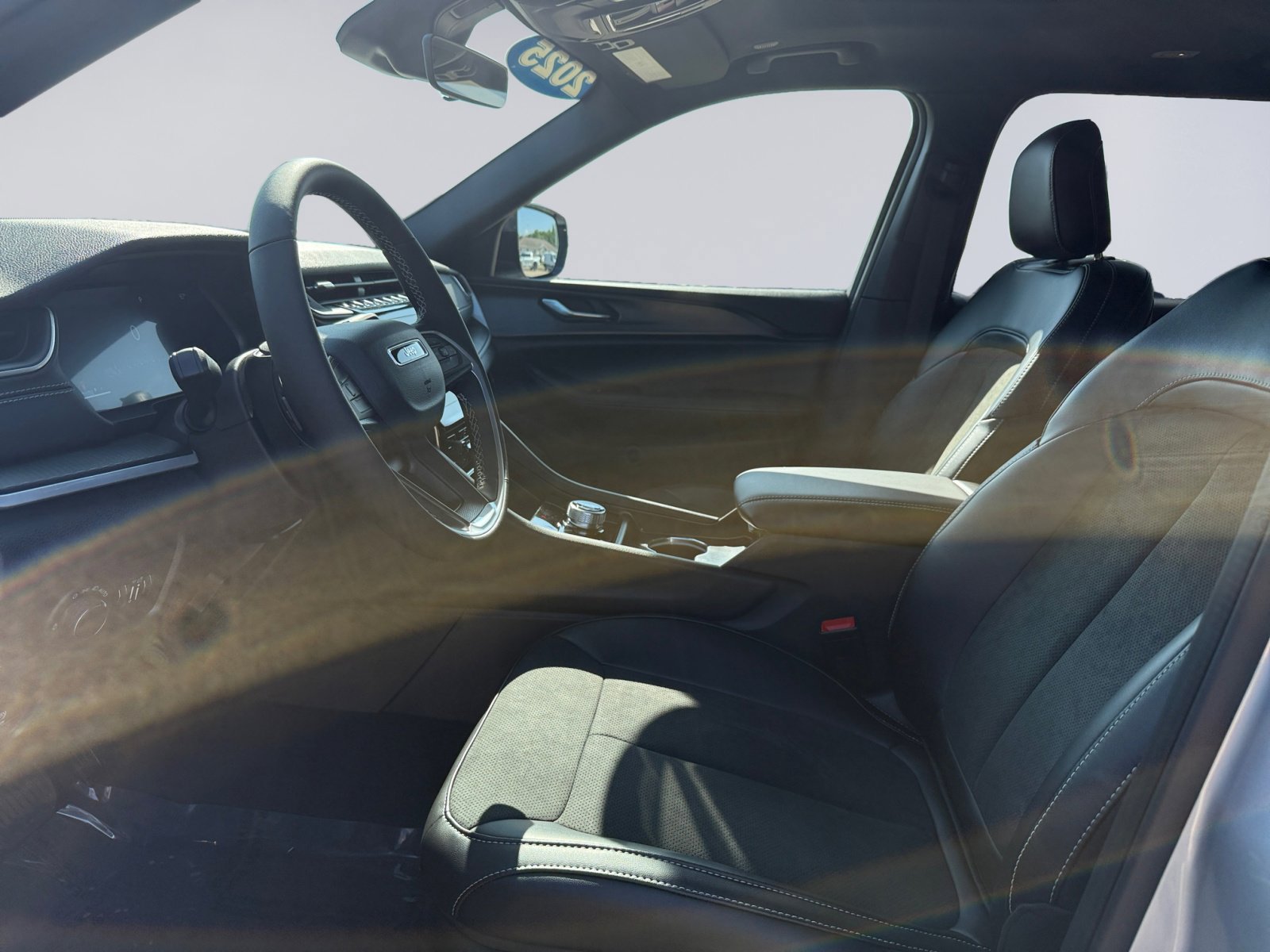 New 2025 Jeep Grand Cherokee L Altitude image 9