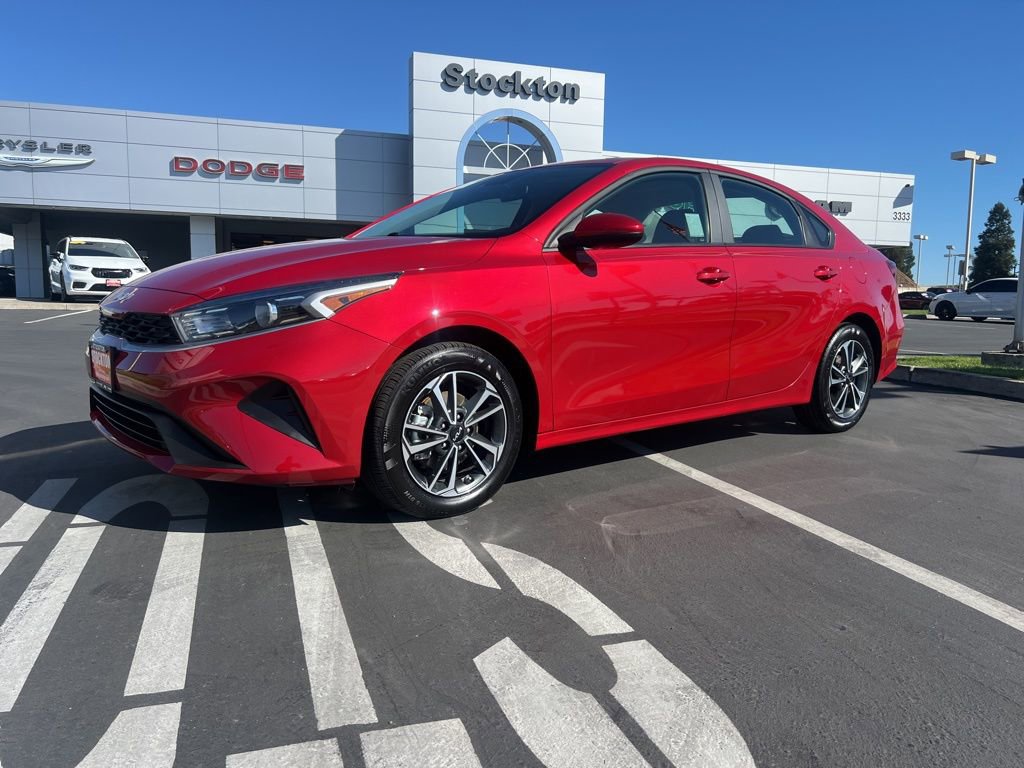 Used 2024 Kia Forte LXS image 2