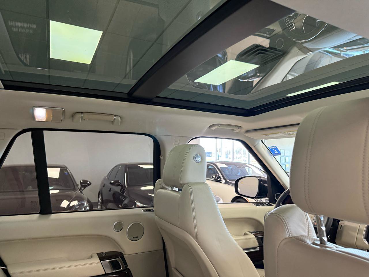 Used 2014 Land Rover Range Rover HSE AWD/4WD image 25