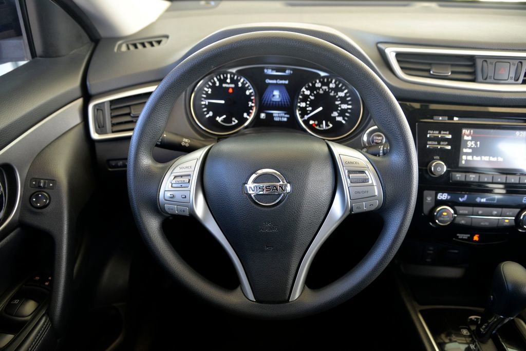 Used 2016 Nissan Rogue SV image 18