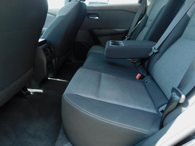 Used 2023 Nissan Rogue SV image 16