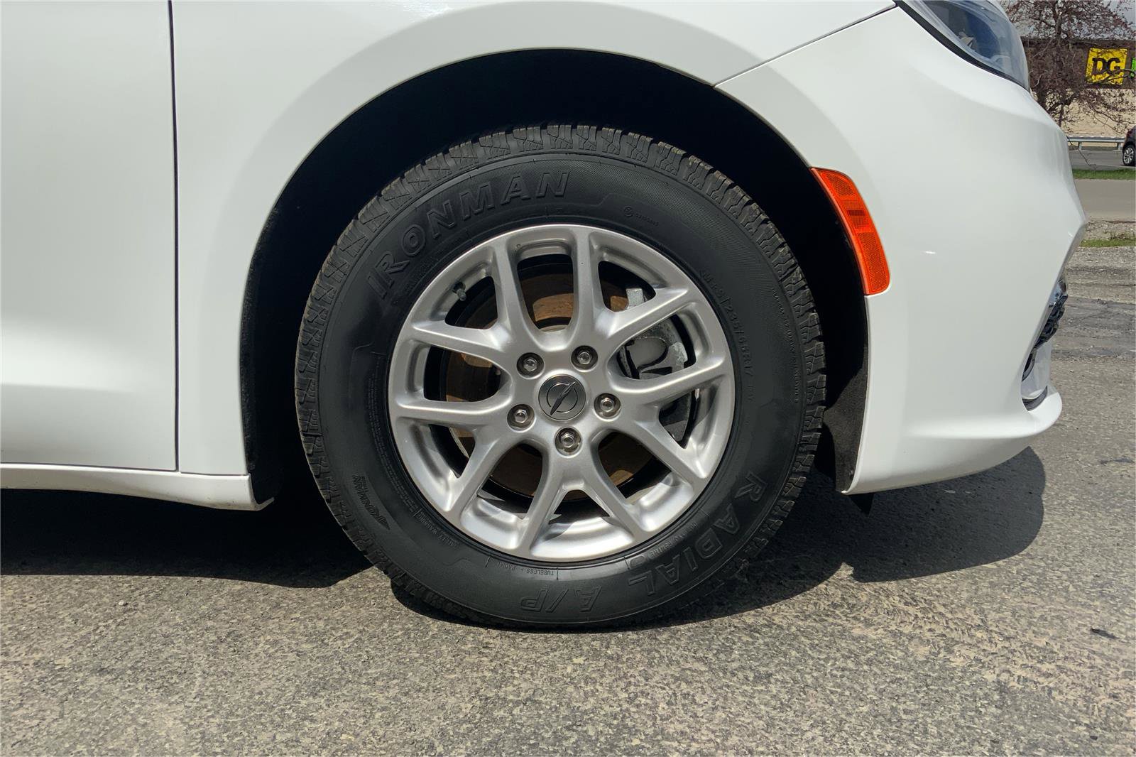 Used 2023 Chrysler Pacifica Touring-L FWD image 25