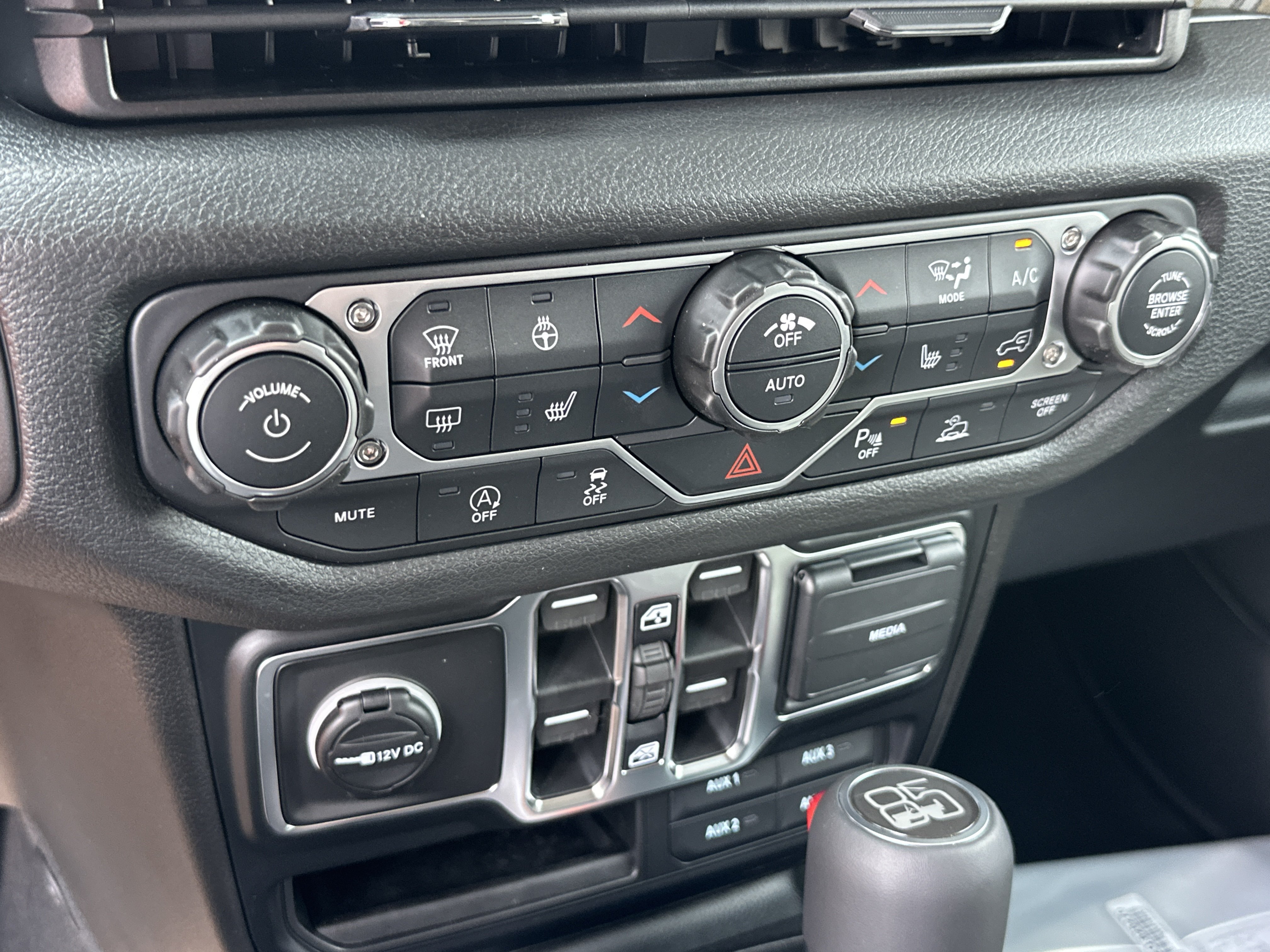 New 2026 Jeep Gladiator Sport AWD/4WD image 7