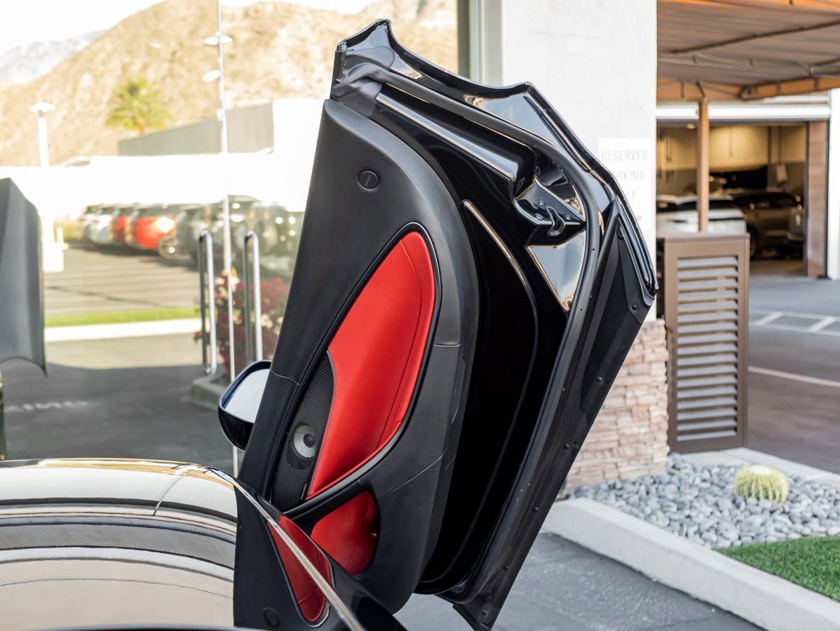 Used 2025 McLaren Artura image 19