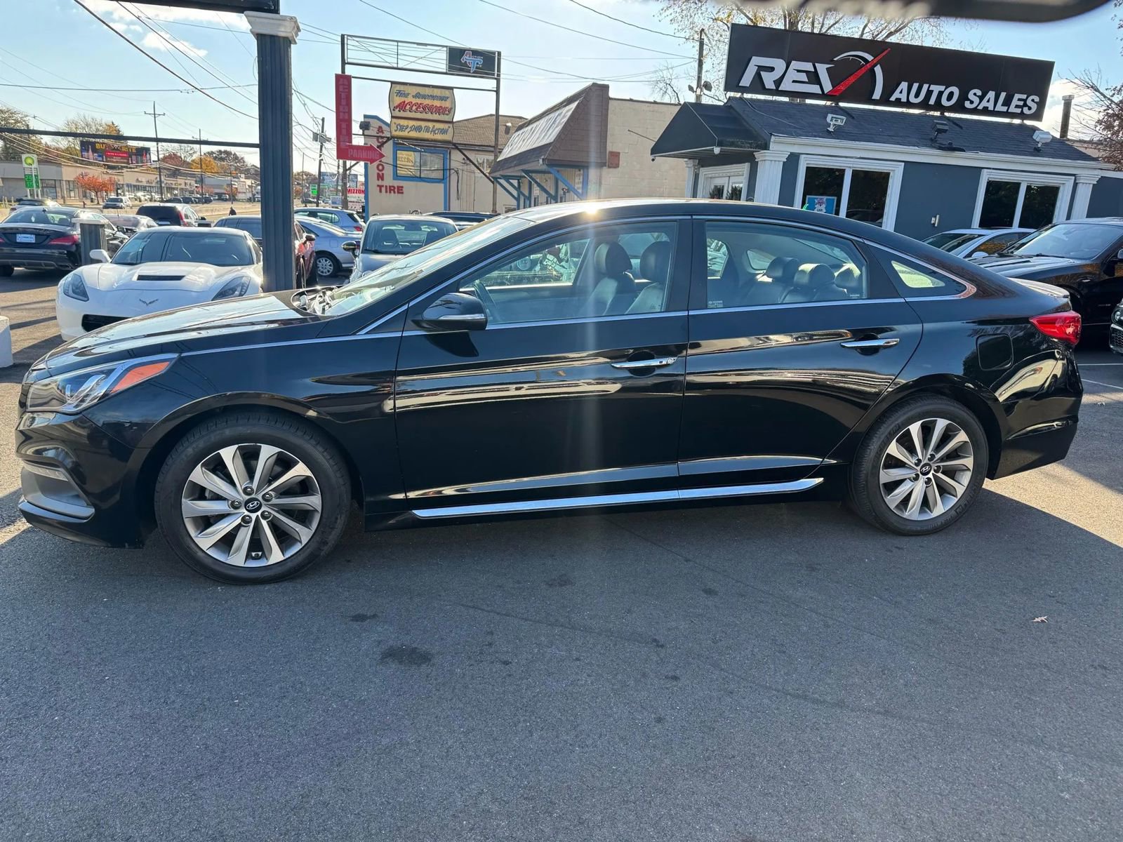 Used 2015 Hyundai Sonata Sport w/ Option Group 03 FWD image 2
