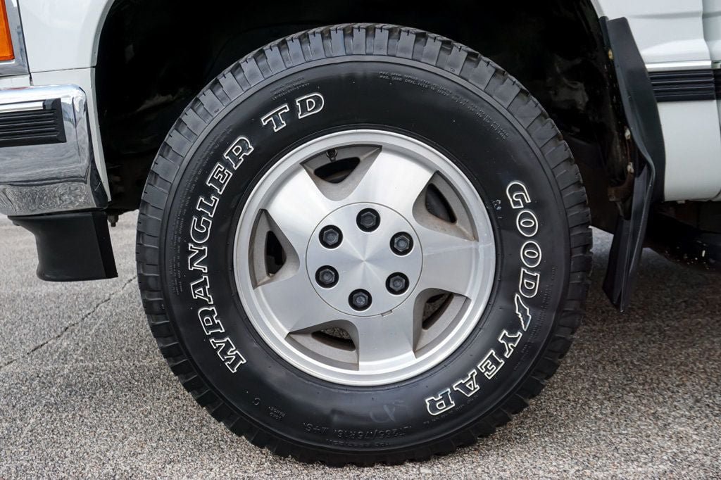Used 1992 Chevrolet Silverado 1500 4x4 Regular Cab image 29
