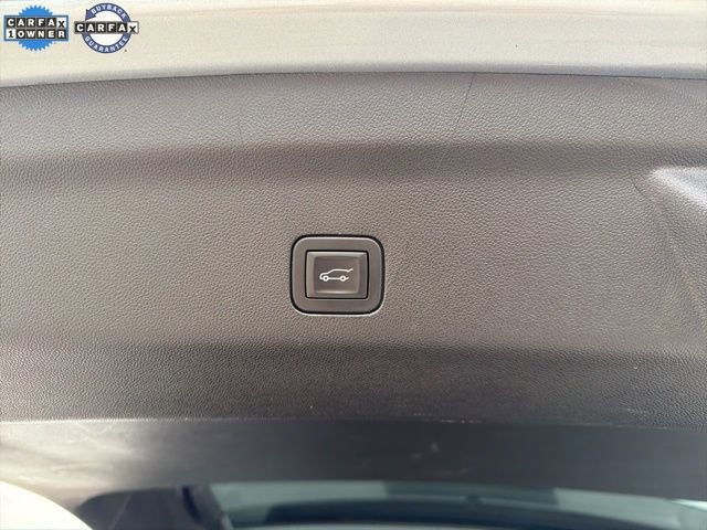 Used 2025 Chevrolet Suburban Z71 image 19