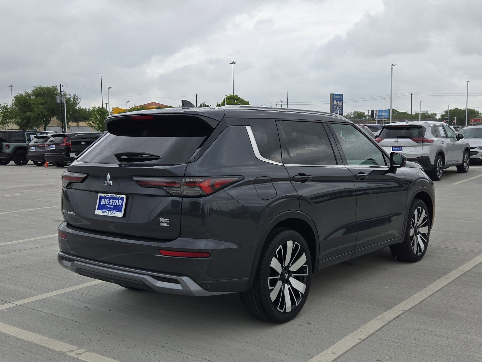 Used 2025 Mitsubishi Outlander SEL image 3