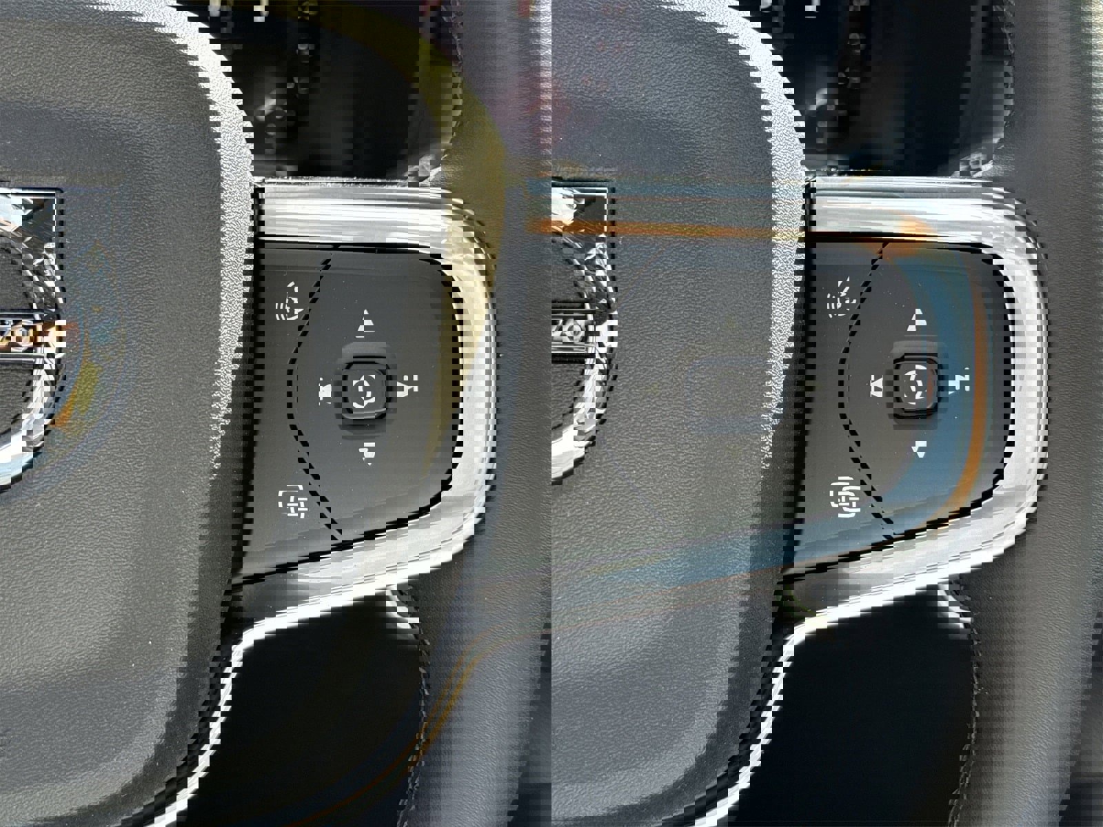 New 2026 Volvo XC40 B4 Core w/ Protection Package image 21