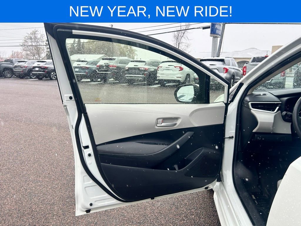 Used 2020 Toyota Corolla LE image 11