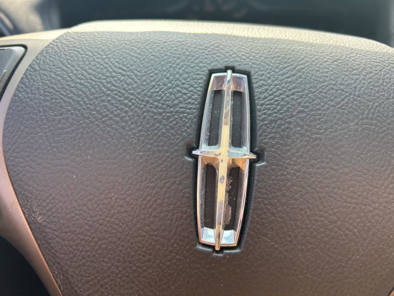 Used 2011 Lincoln MKX AWD w/ Sight & Sound Pkg image 21