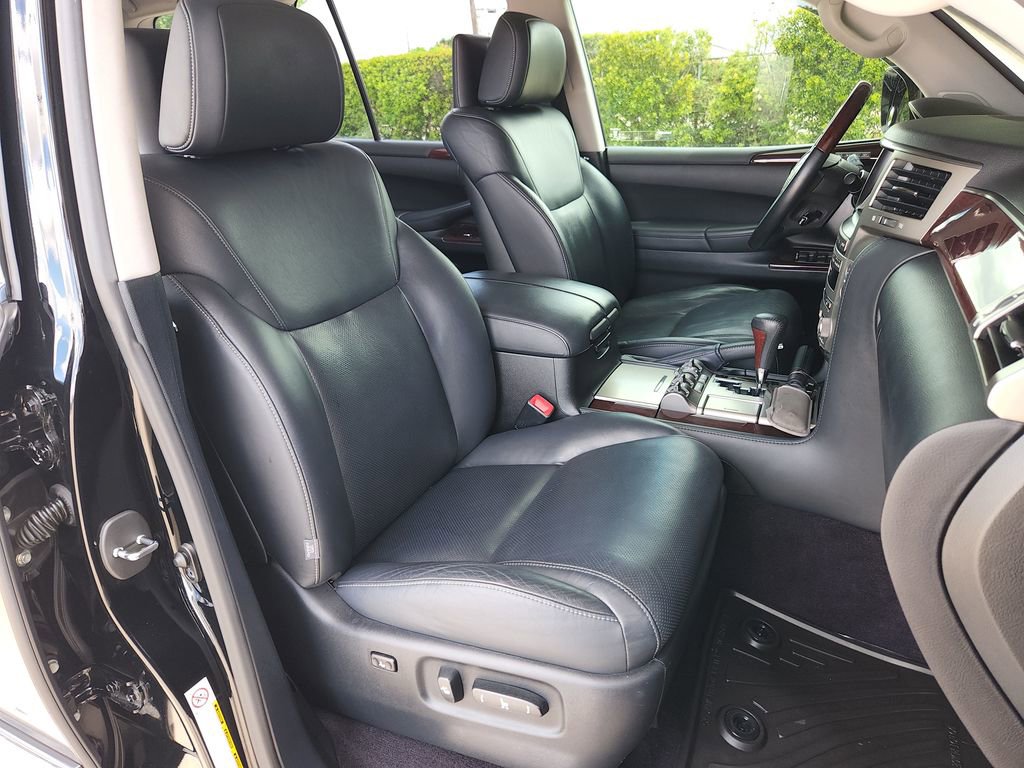 Used 2014 Lexus LX 570 4WD w/ Luxury Package image 16