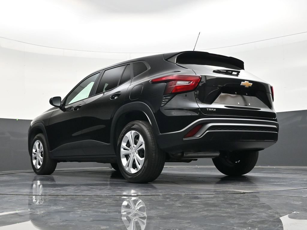 Used 2025 Chevrolet Trax LS FWD image 23