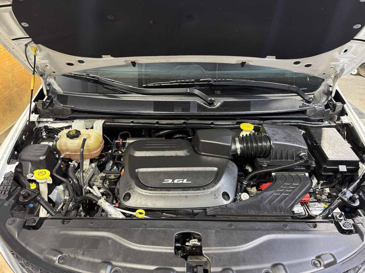 Used 2017 Chrysler Pacifica Touring-L Plus w/ Tire & Wheel Group FWD image 29