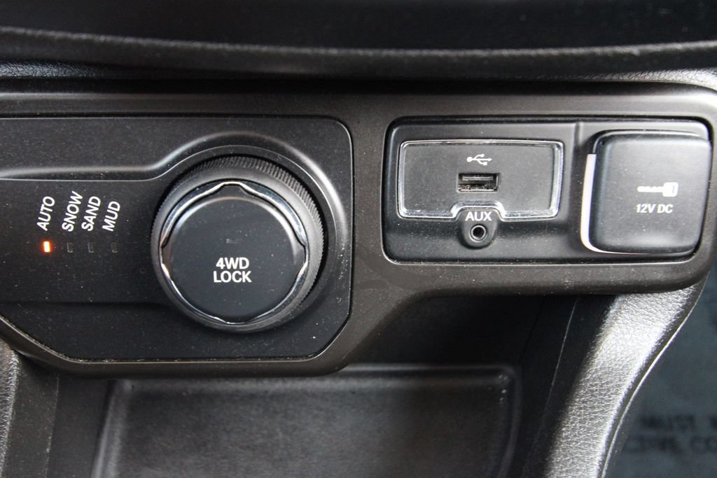 Used 2021 Jeep Renegade Latitude w/ Luxury Group I AWD/4WD image 25
