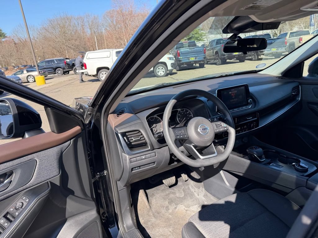 Used 2021 Nissan Rogue SV AWD/4WD image 13